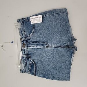 No boundaries jean short